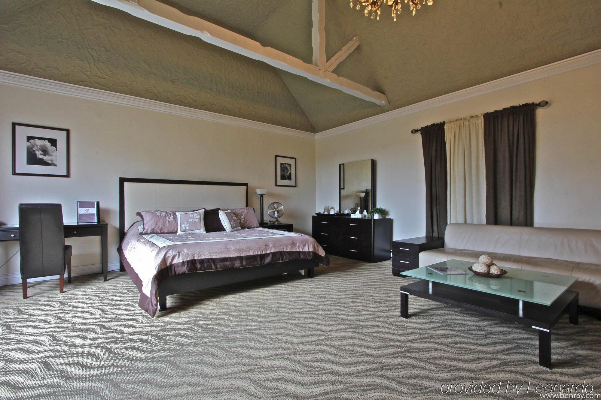 English Inn Esquimalt Room photo