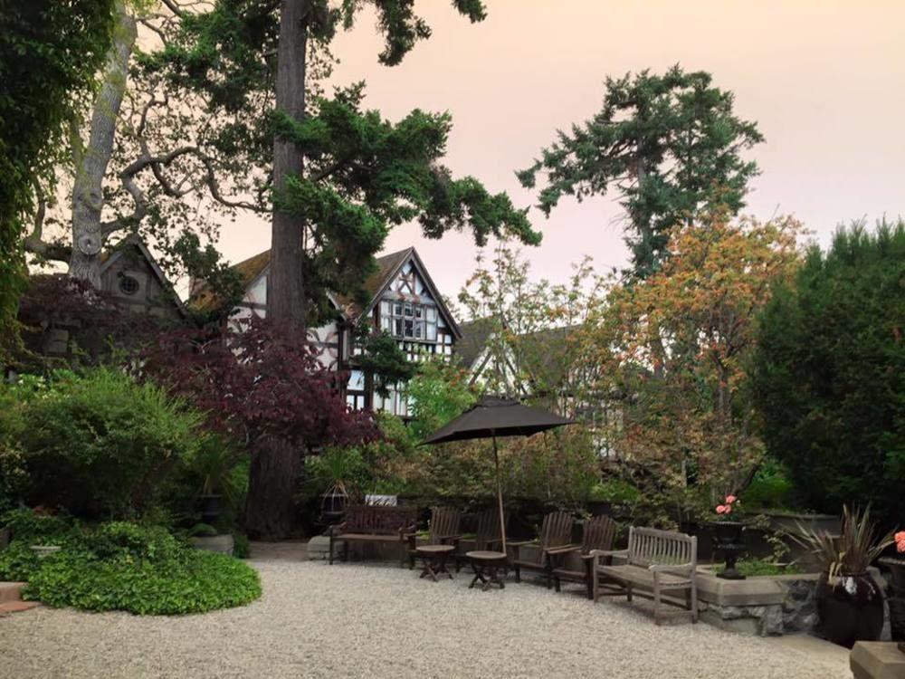 English Inn Esquimalt Exterior photo