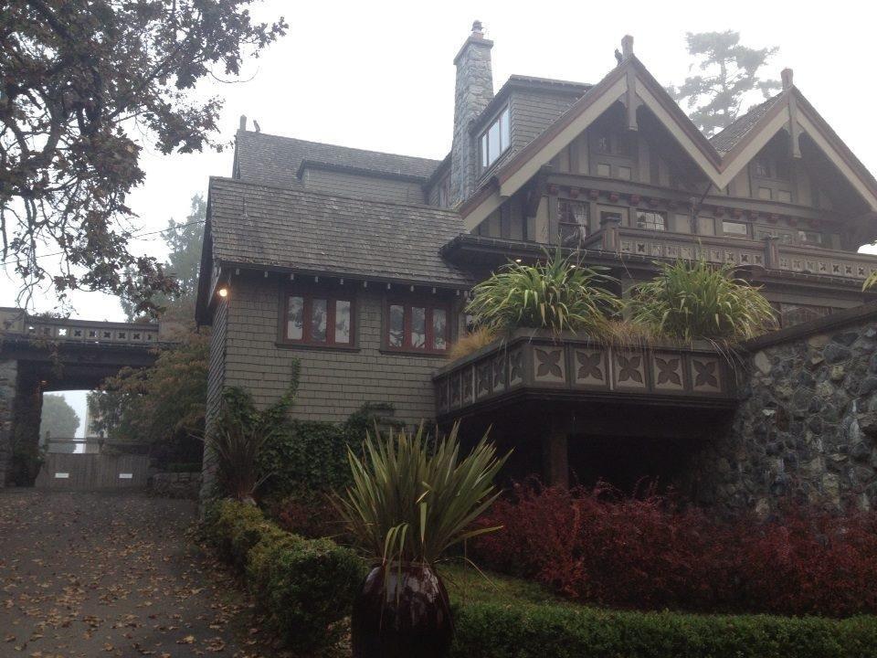 English Inn Esquimalt Exterior photo